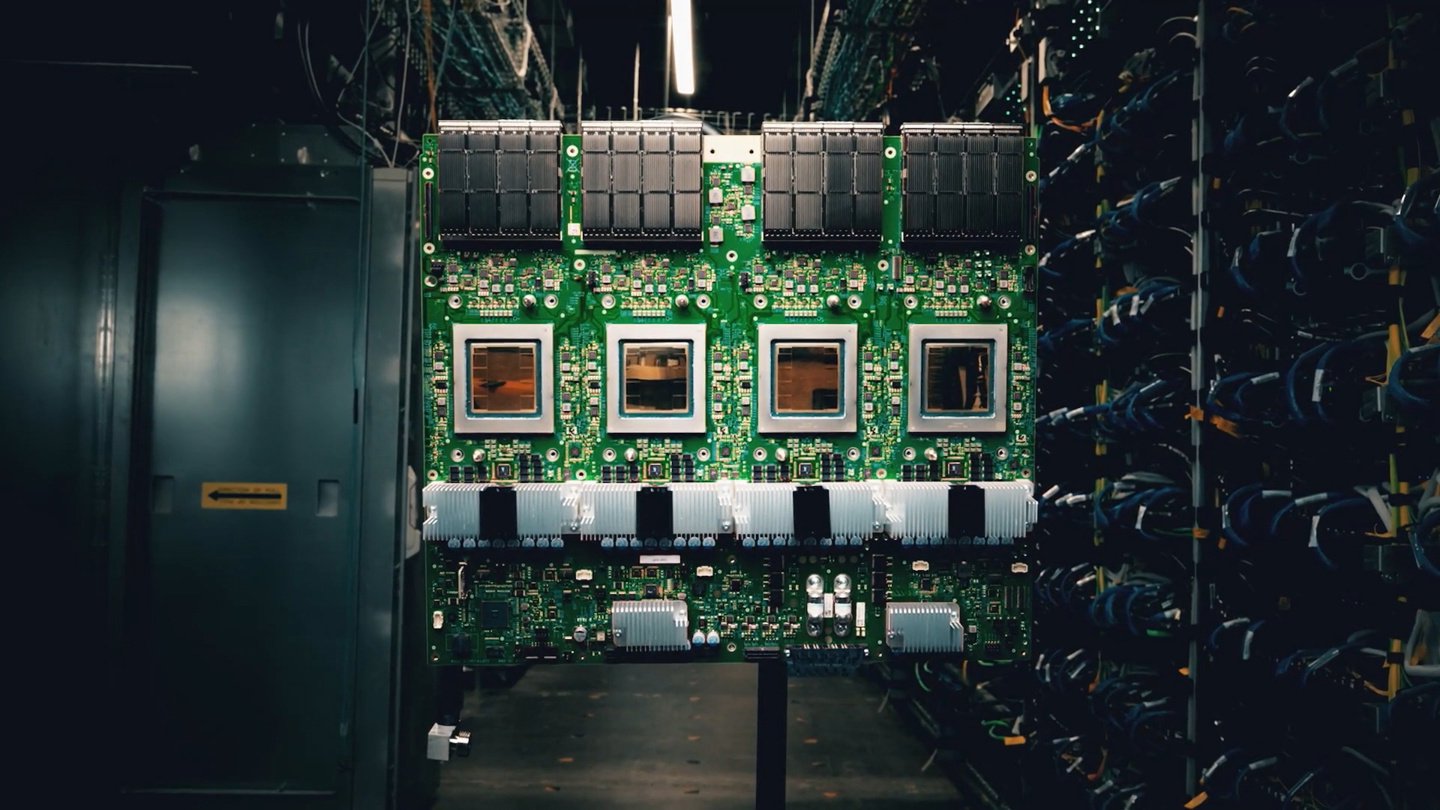 性能较前代提升逾四倍，谷歌最强 AI 芯片 Ironwood 未来数周内将开放供应